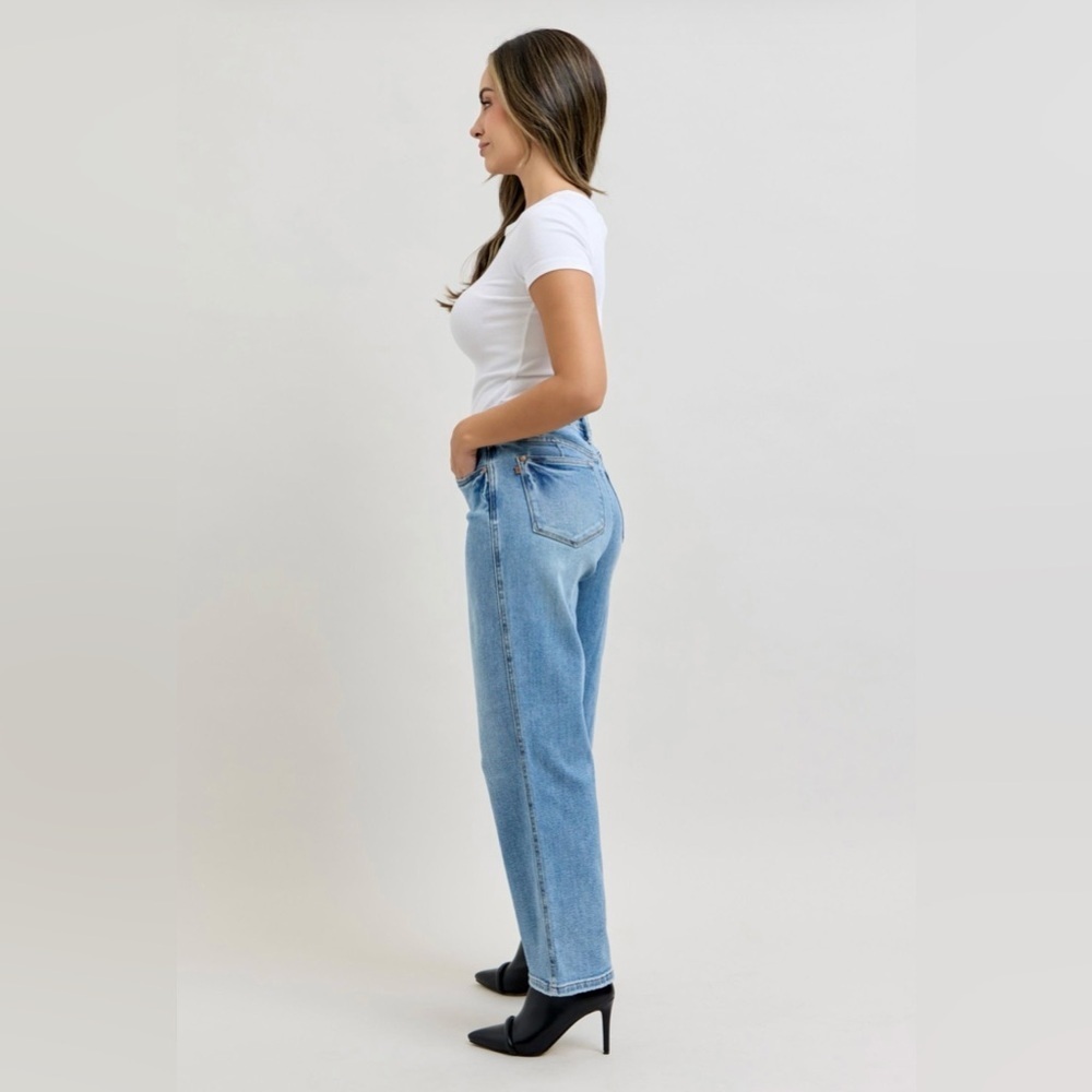MAKE OFFER Judy Blue Petite Mid-Rise Straight Leg Women's Jeans - Picture 3 of 7